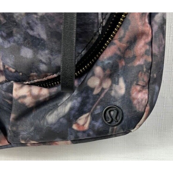 Lululemon Festival Crossbody Bag II 5L Frosted Rose Multi Black Full Zip - Picture 6 of 14